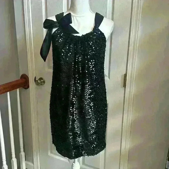 Love, Carmen Short Black Sequin Lined Dress w/ Satin Bow 100% Poly Womens Size 4 - Picture 3 of 13